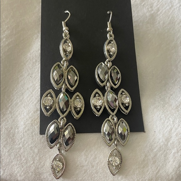 None Jewelry - Elegant Silver Dangle Earrings